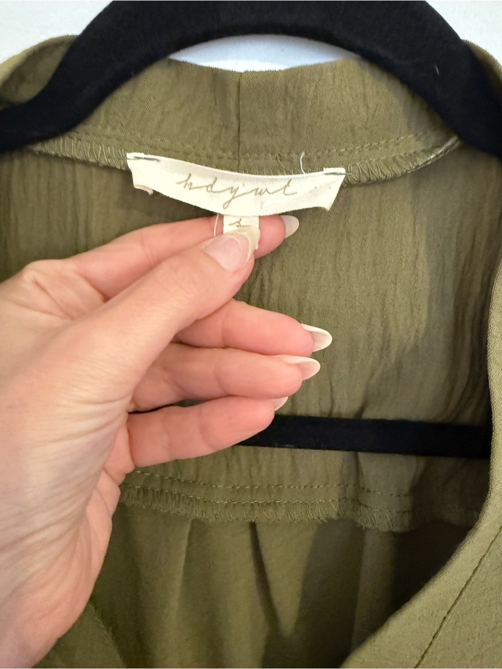 How do you wear that essential shirt in Olive. - Picture 3 of 5